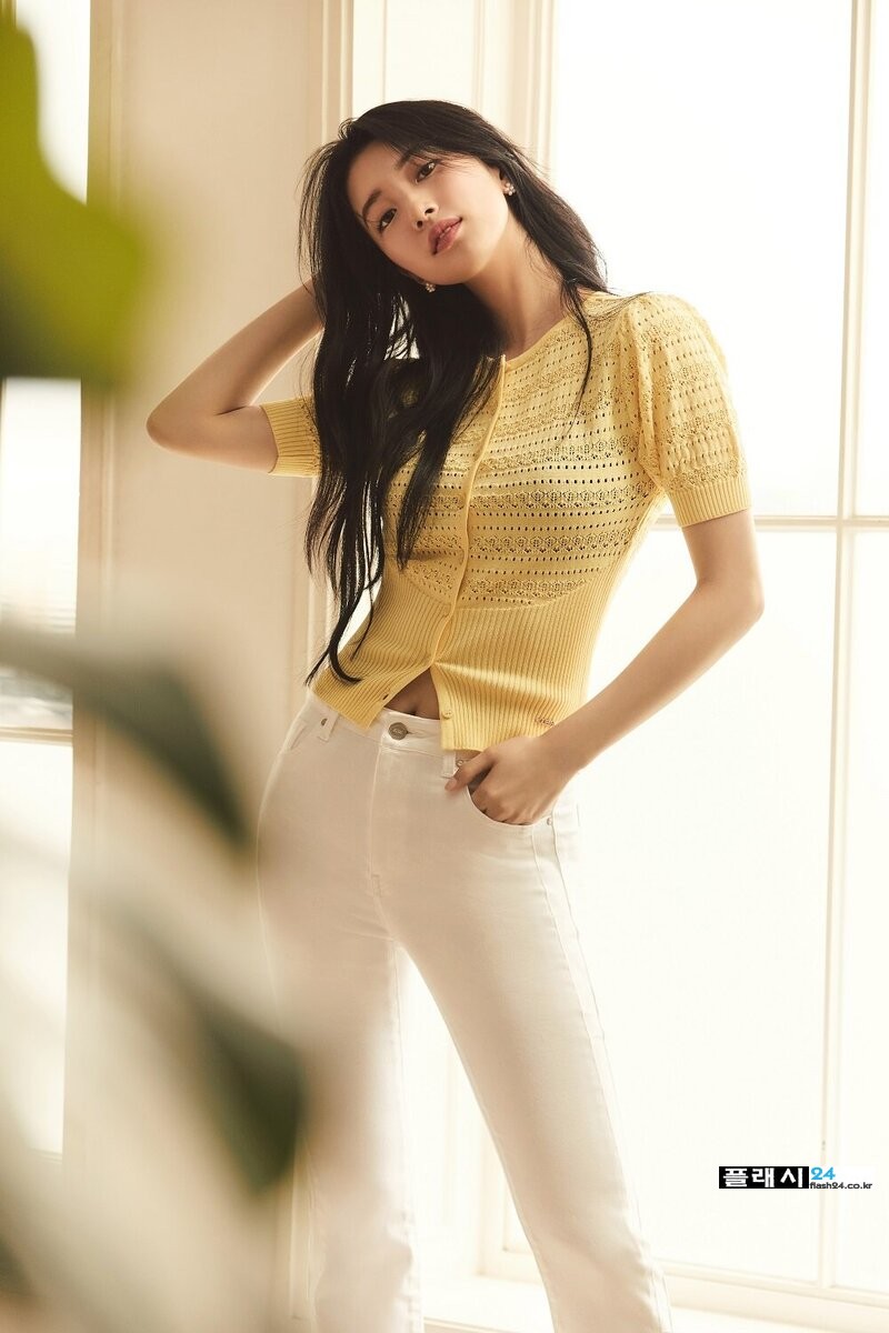 Bae-Suzy-for-GUESS-2022-Summer-Collection-Sweet-Summer-Days-documents-2.jpg
