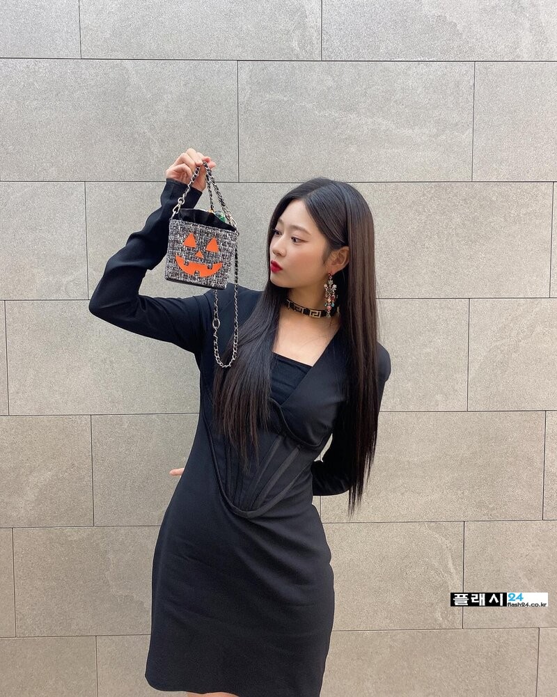 221029-SOOP-Instagram-Update-Kim-Minju-documents-2.jpg